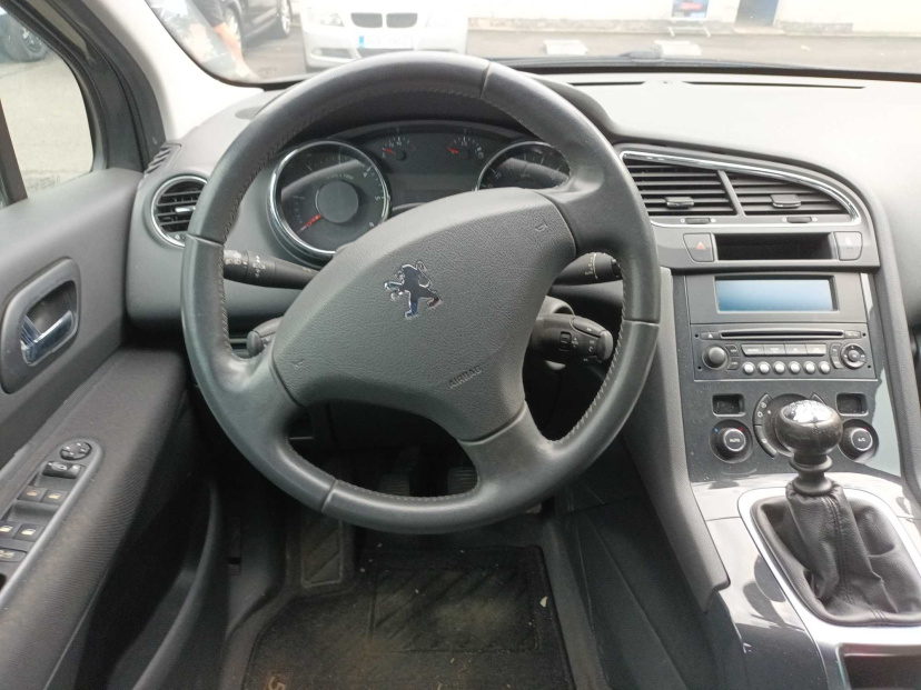 Peugeot 5008, 2011