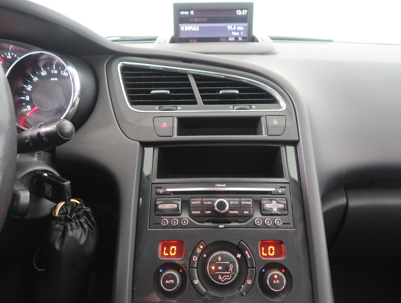 Peugeot 5008, 2010