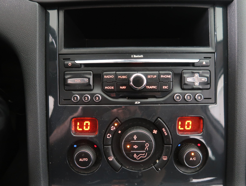 Peugeot 5008, 2010
