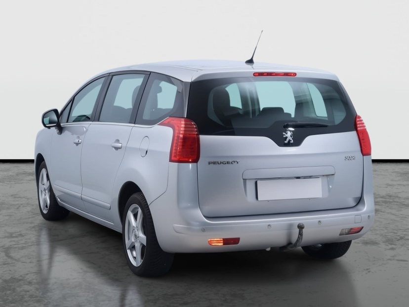 Peugeot 5008, 2010