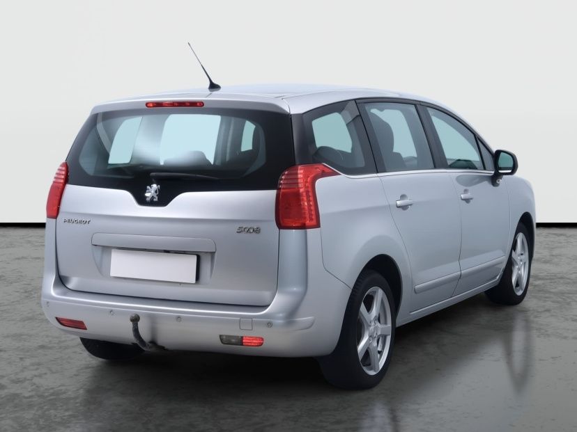 Peugeot 5008, 2010