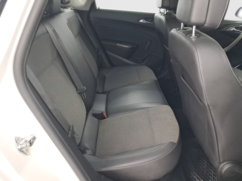 Opel Astra, 2011