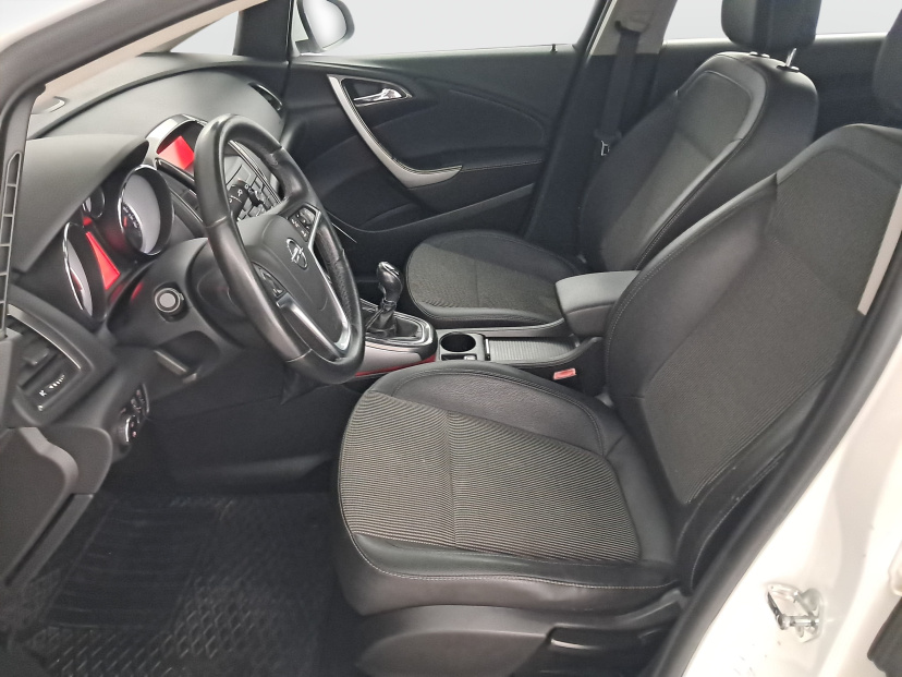 Opel Astra, 2011
