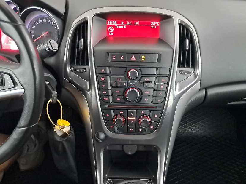 Opel Astra, 2011