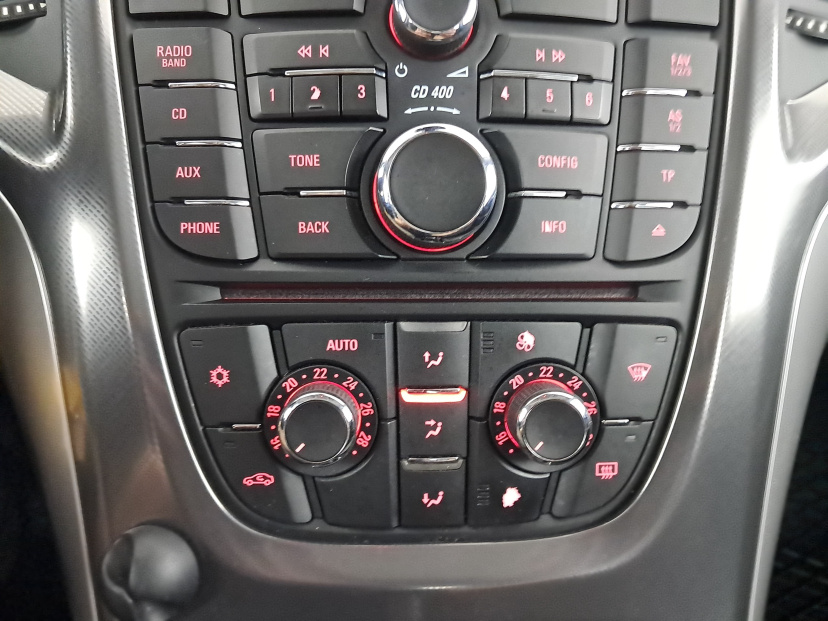 Opel Astra, 2011