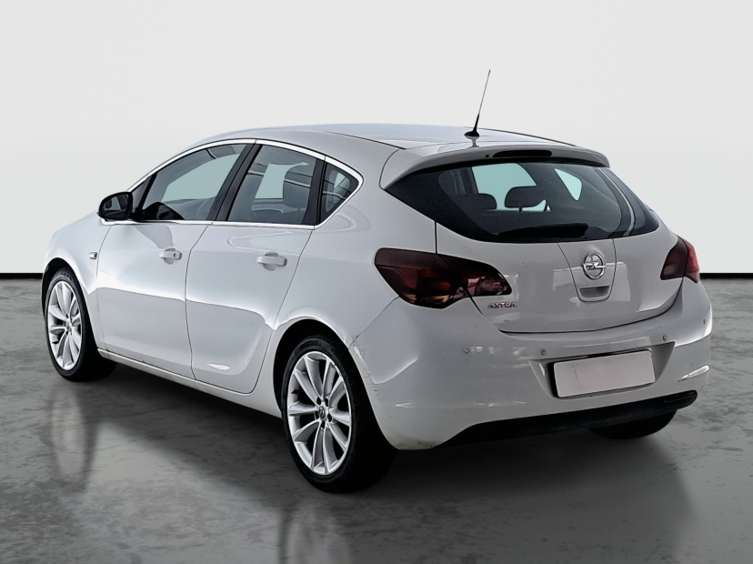 Opel Astra, 2011