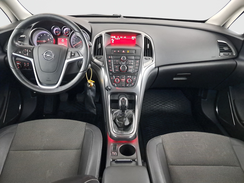 Opel Astra, 2011