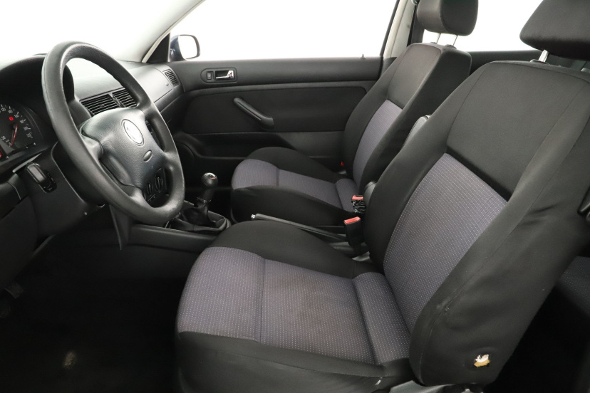 Volkswagen Golf, 2002