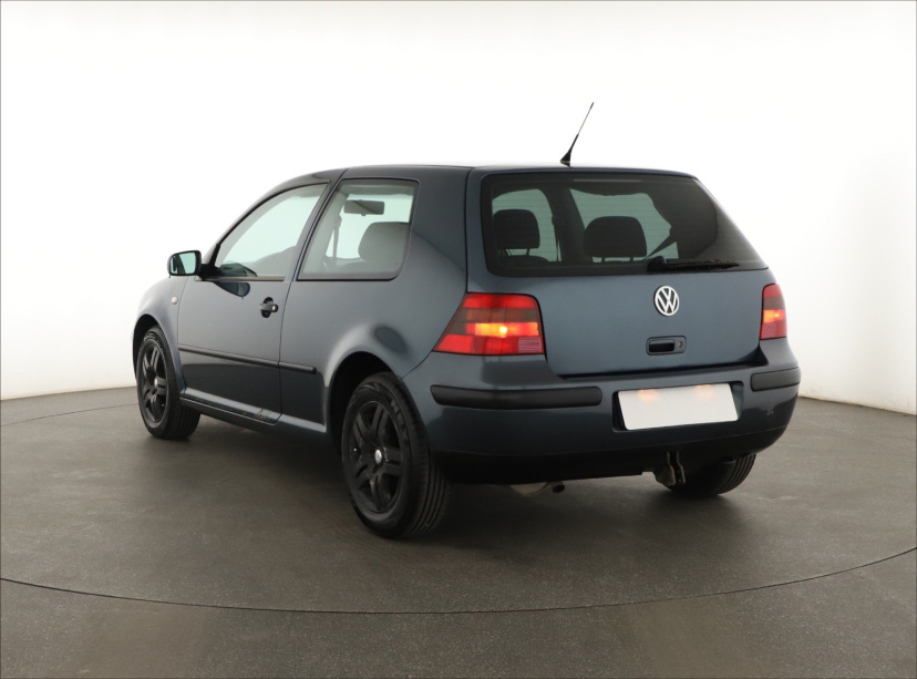 Volkswagen Golf, 2002