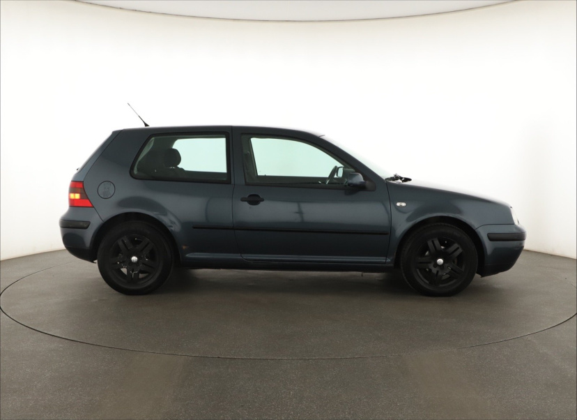 Volkswagen Golf, 2002