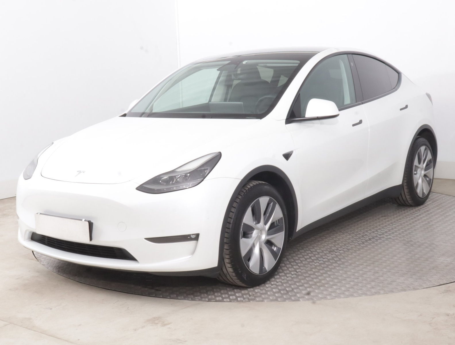 Tesla Model Y Long Range AWD – fotografie 3