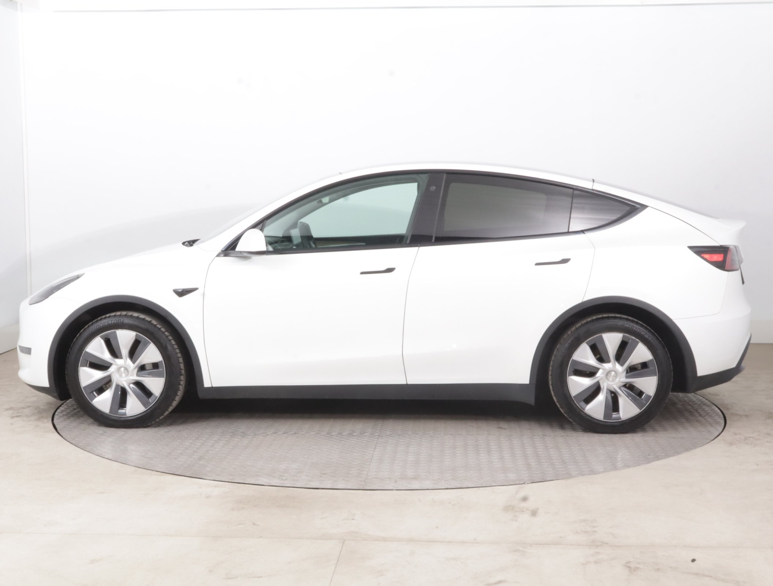 Tesla Model Y Long Range AWD – fotografie 4
