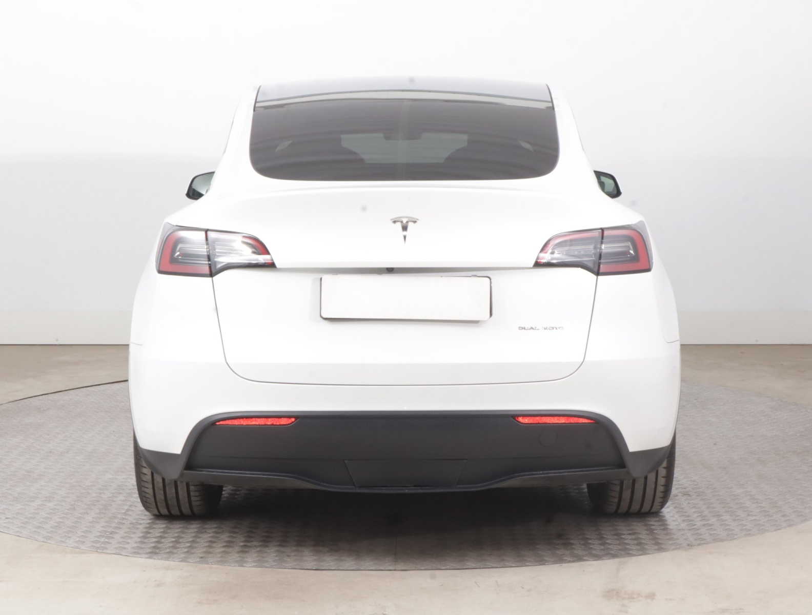 Tesla Model Y Long Range AWD – fotografie 6