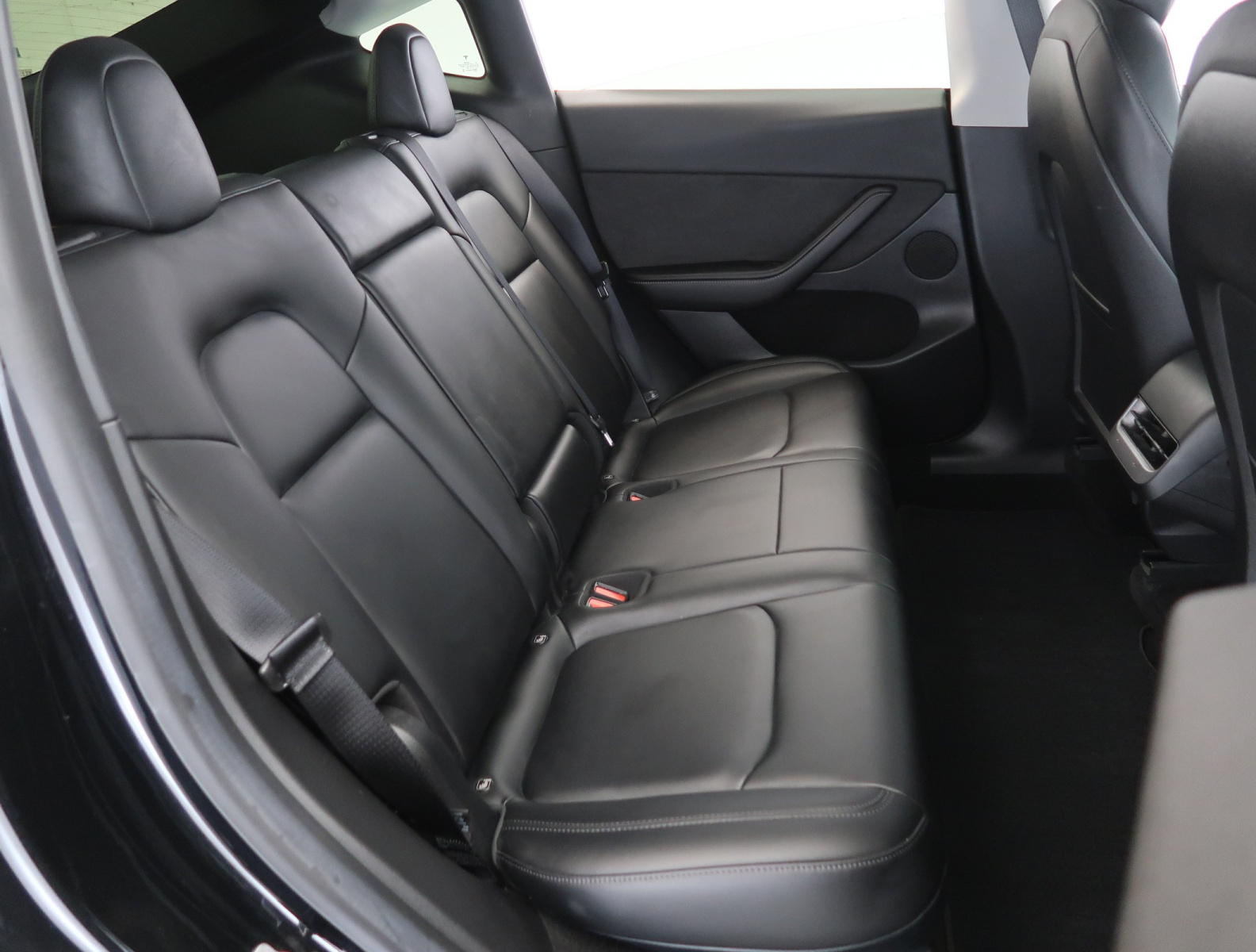 Tesla Model Y Long Range AWD – fotografie 13