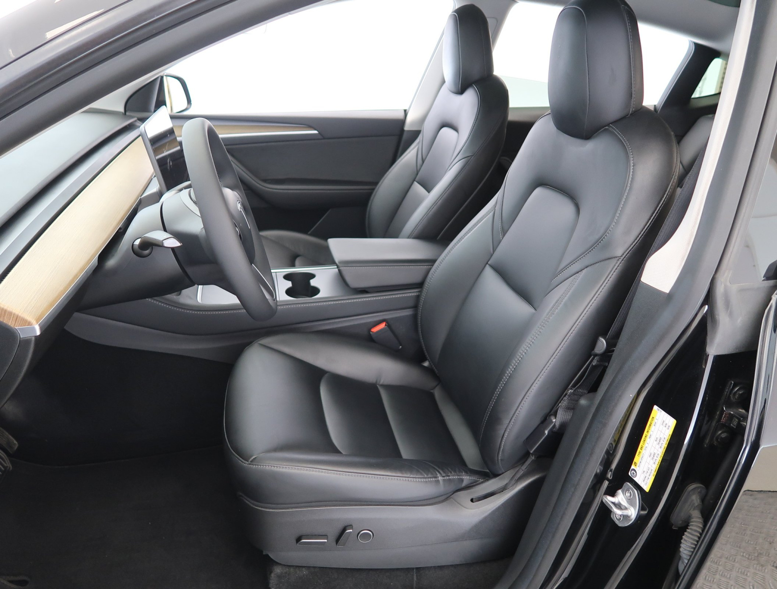 Tesla Model Y Long Range AWD – fotografie 16