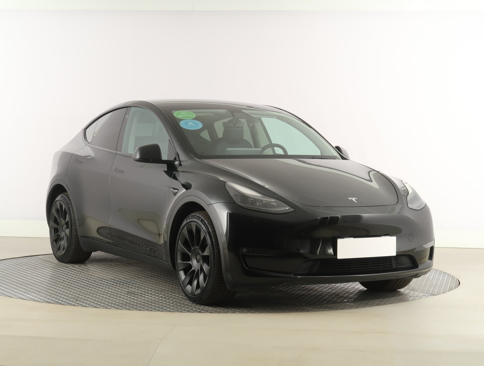 Tesla Model Y Long Range AWD – fotografie 1