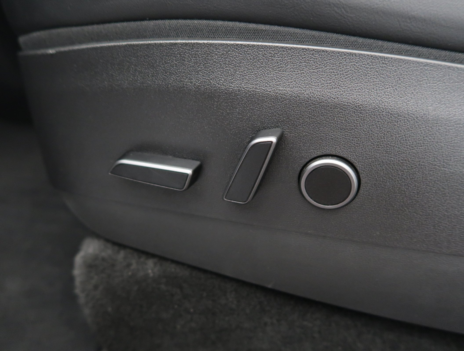 Tesla Model Y Long Range AWD – fotografie 26