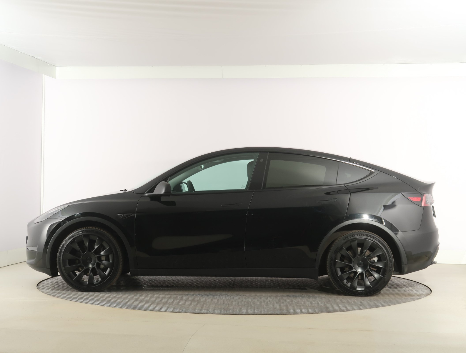 Tesla Model Y Long Range AWD – fotografie 4