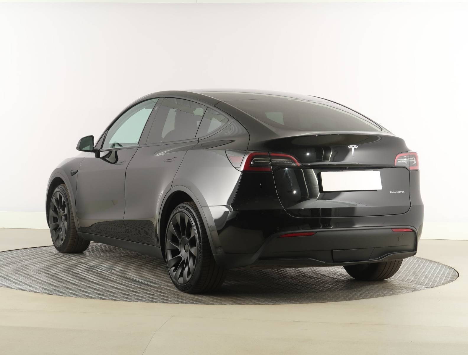 Tesla Model Y Long Range AWD – fotografie 5