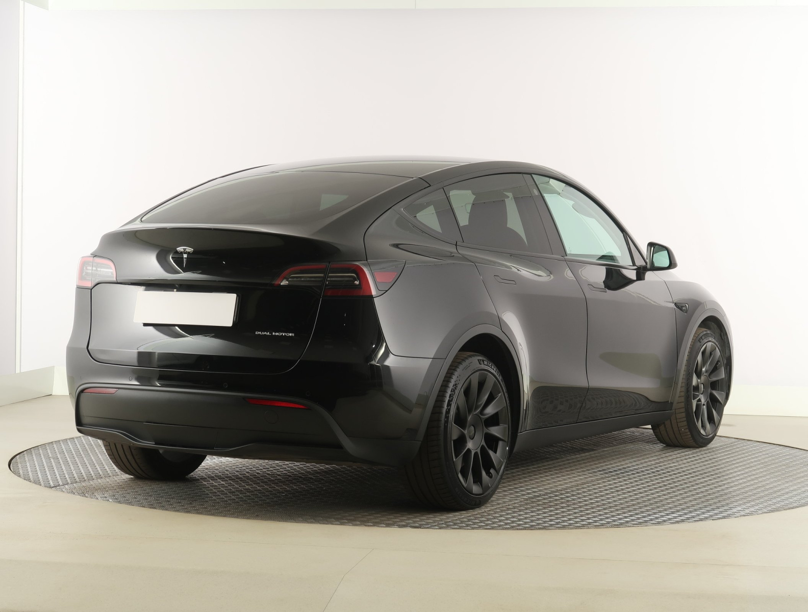 Tesla Model Y Long Range AWD – fotografie 7