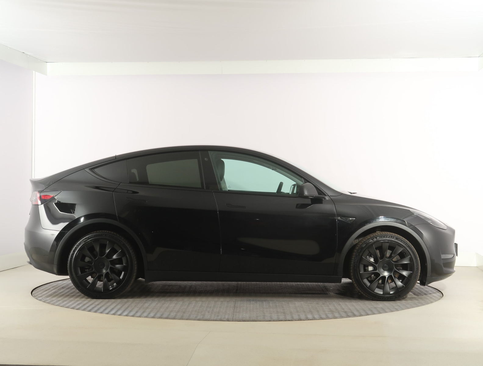 Tesla Model Y Long Range AWD – fotografie 8