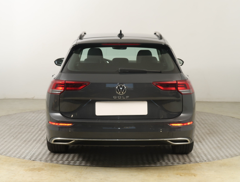 Volkswagen Golf, 2021