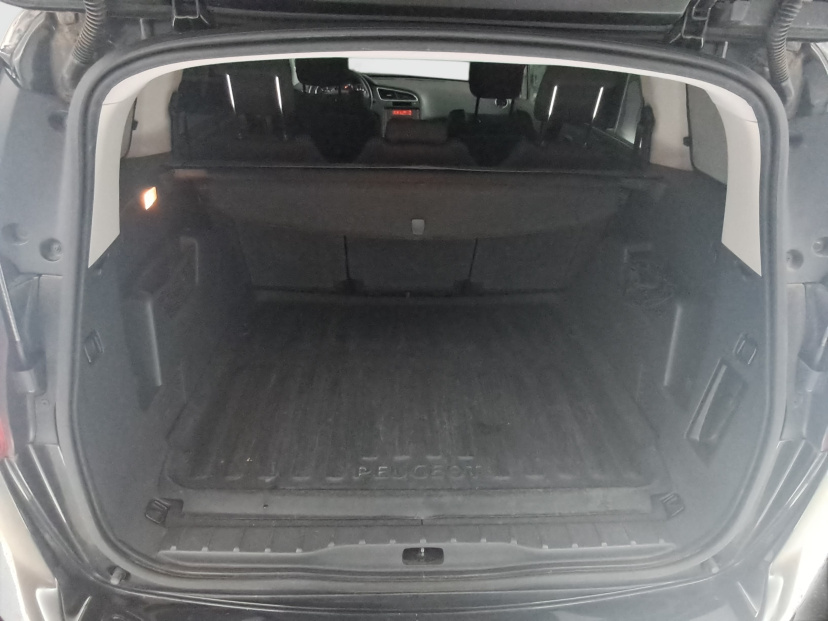 Peugeot 5008, 2012