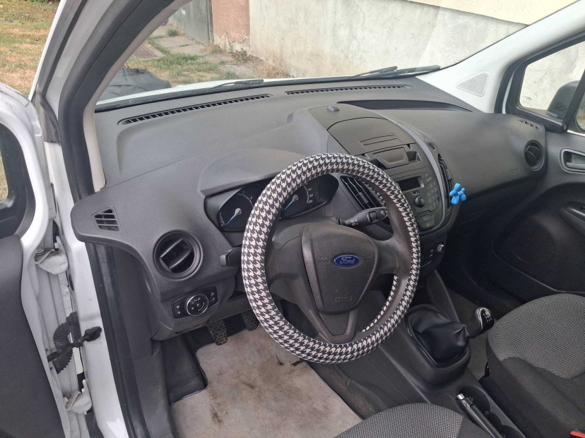Ford Transit Courier, 2015