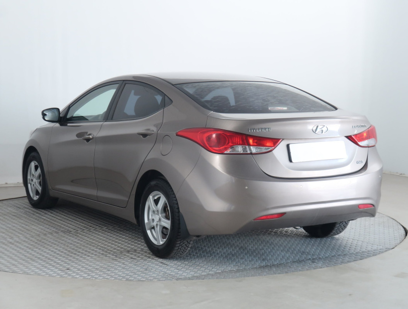 Hyundai Elantra, 2011