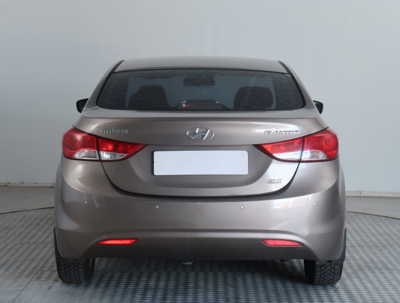 Hyundai Elantra, 2011