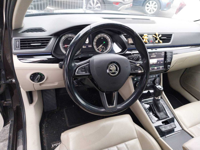 Škoda Superb, 2015