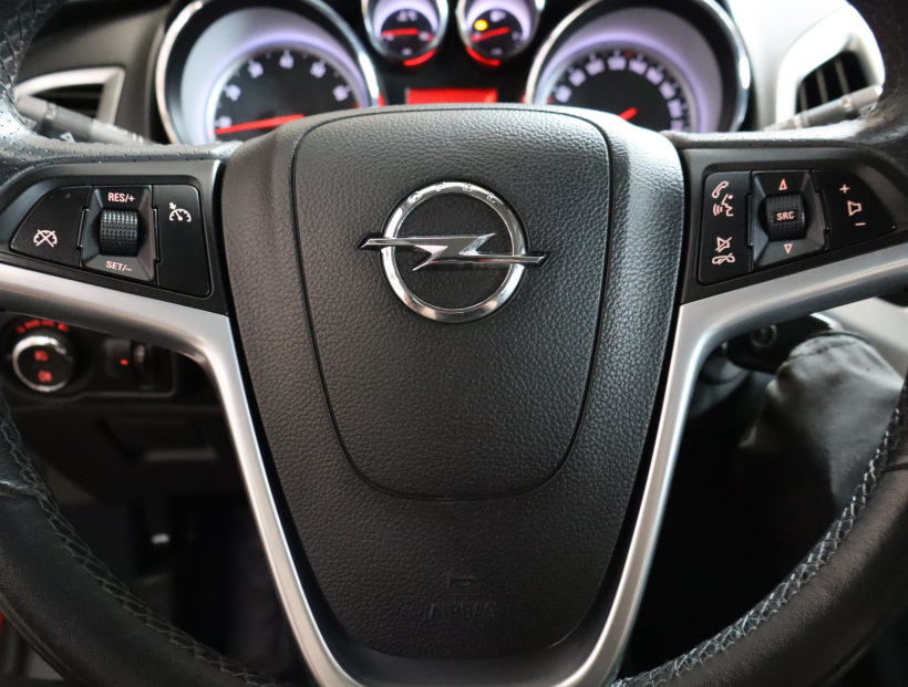 Opel Astra, 2010