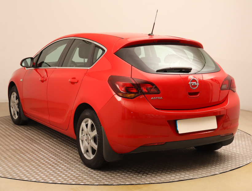 Opel Astra, 2010