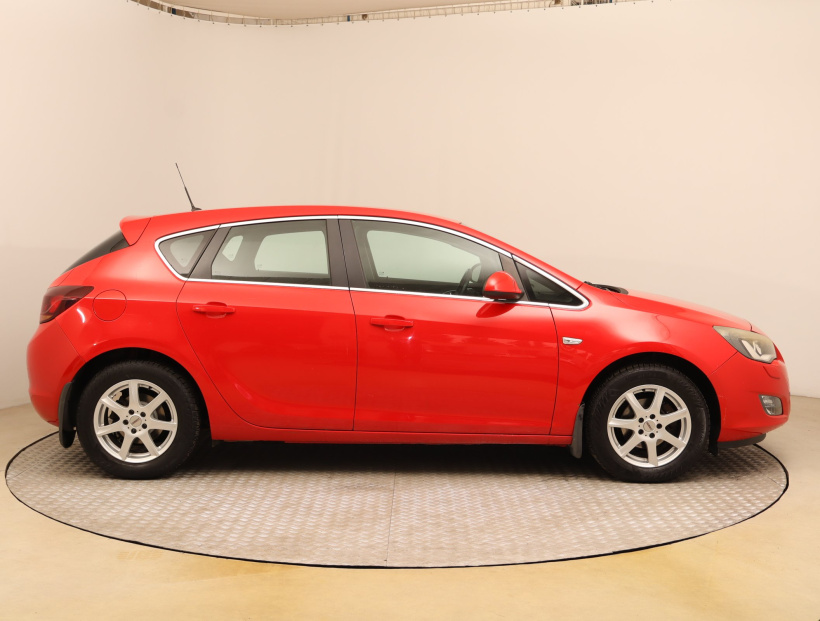 Opel Astra, 2010