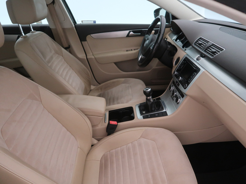 Volkswagen Passat, 2012
