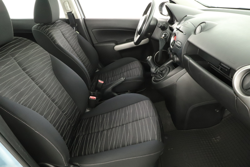 Mazda 2, 2009