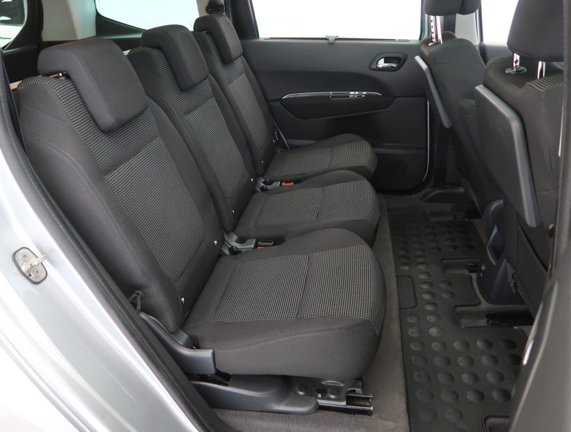Peugeot 5008, 2011