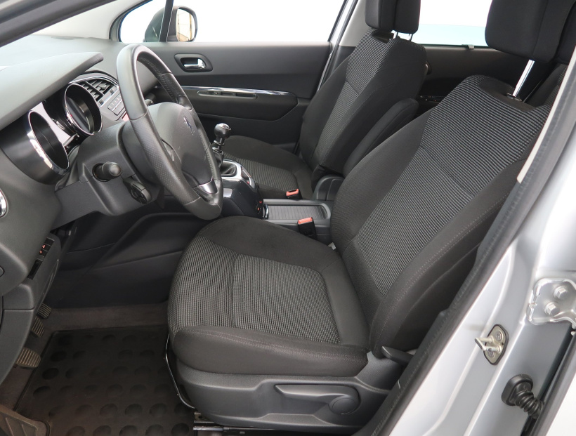 Peugeot 5008, 2011
