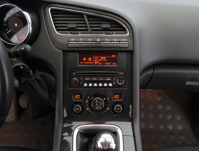 Peugeot 5008, 2011