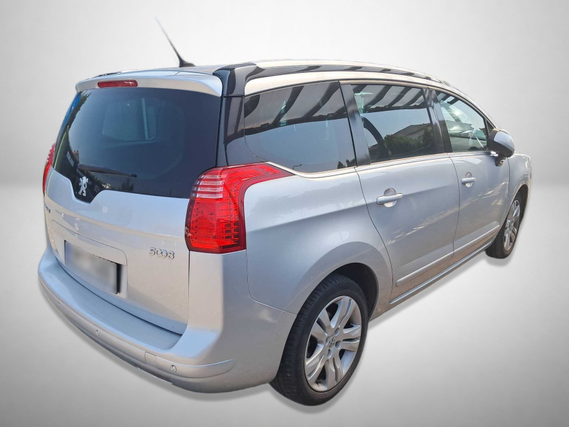 Peugeot 5008, 2011