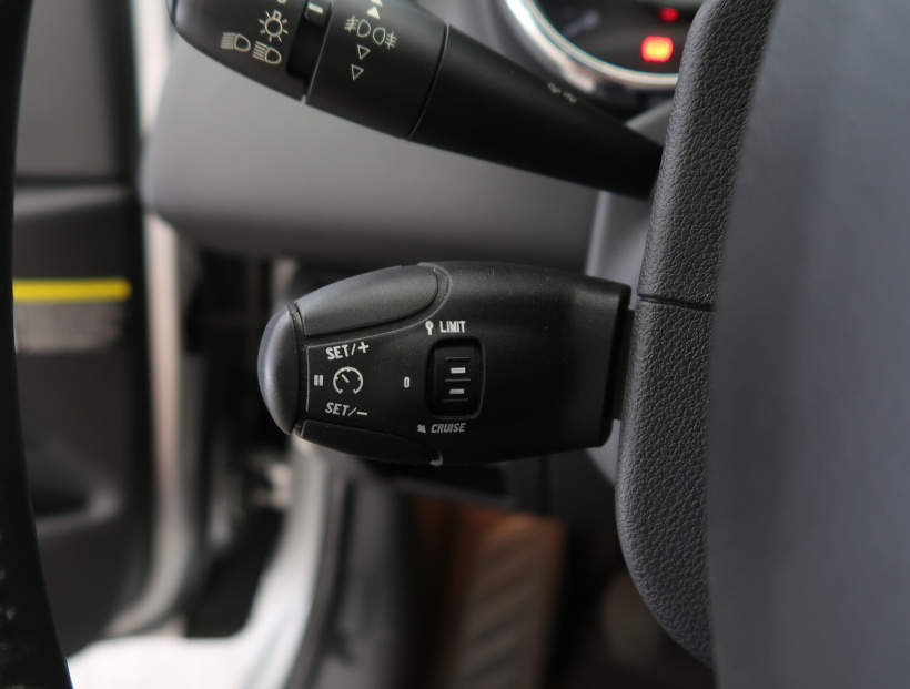 Peugeot 5008, 2011
