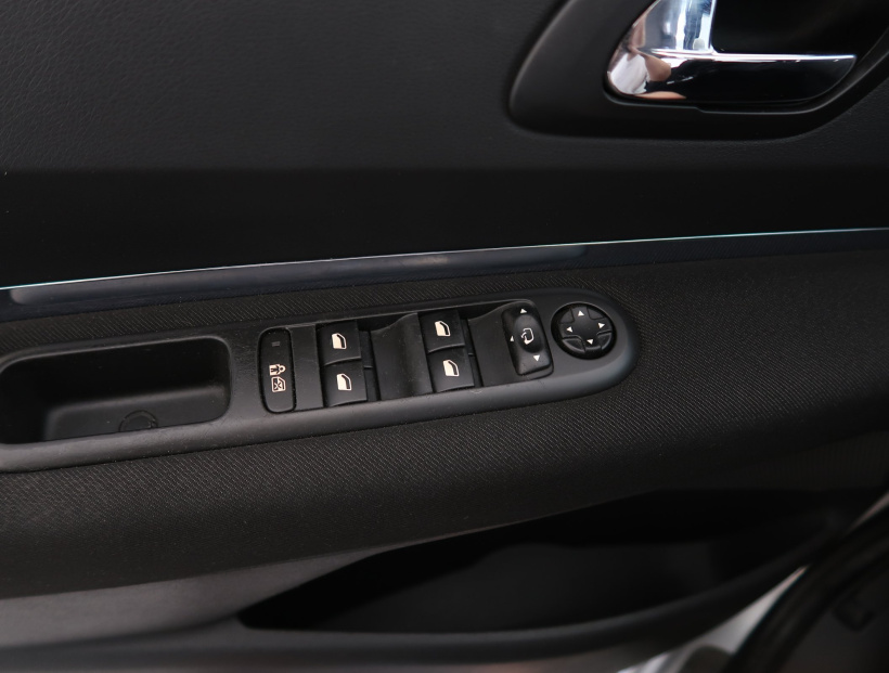 Peugeot 5008, 2011