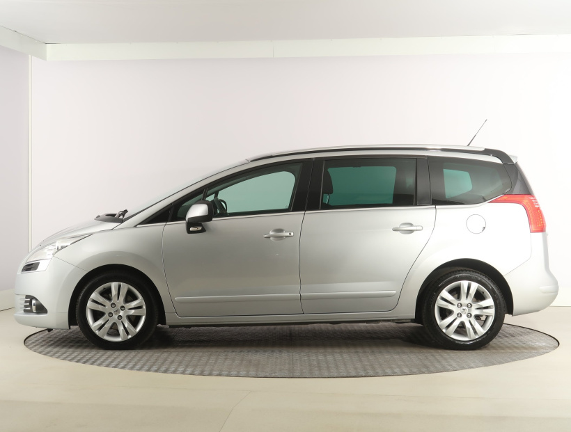 Peugeot 5008, 2011
