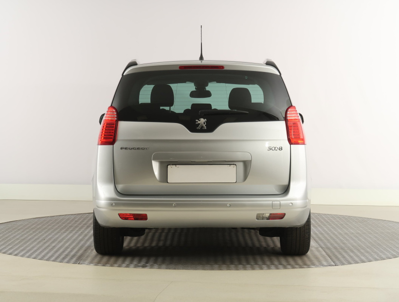 Peugeot 5008, 2011