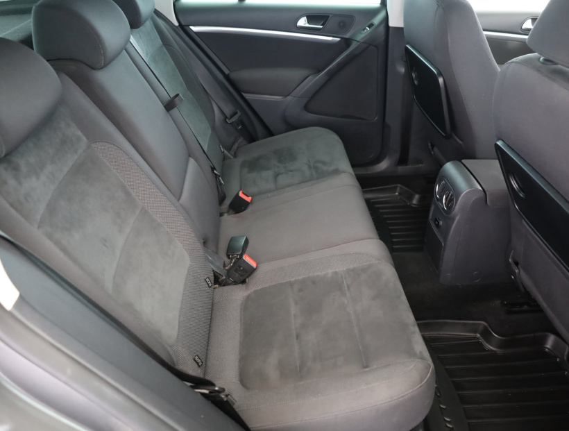 Volkswagen Tiguan, 2012