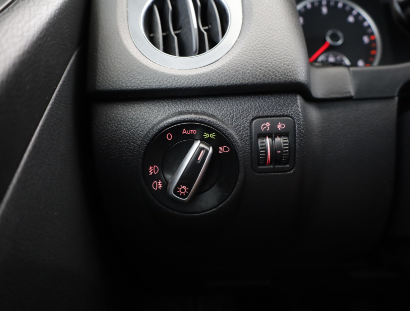 Volkswagen Tiguan, 2012