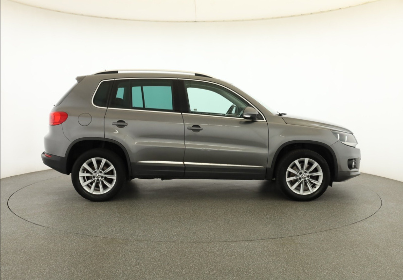 Volkswagen Tiguan, 2012
