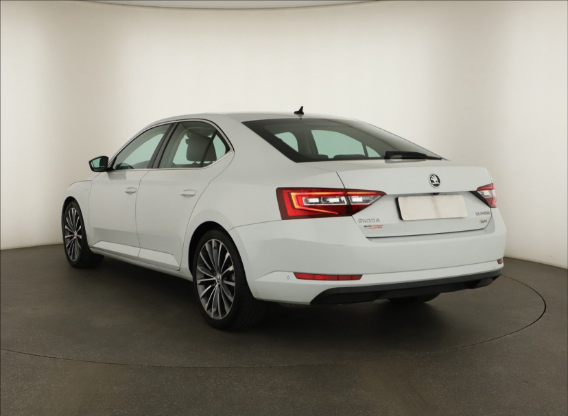Škoda Superb, 2015