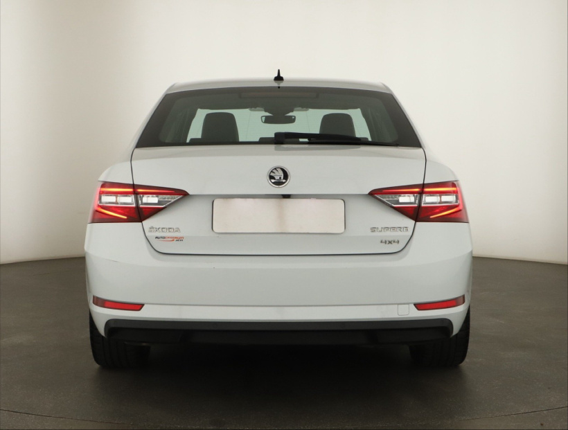 Škoda Superb, 2015
