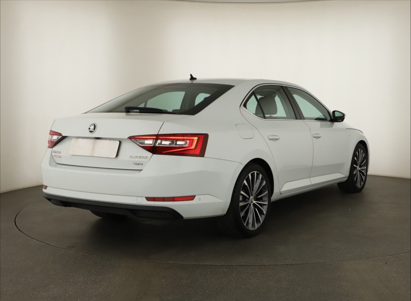 Škoda Superb, 2015